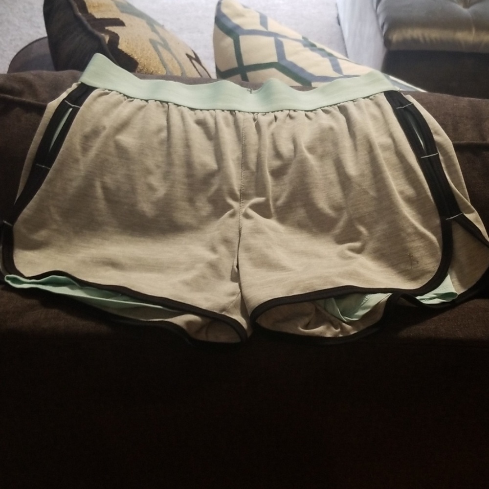 Active wear shorts
